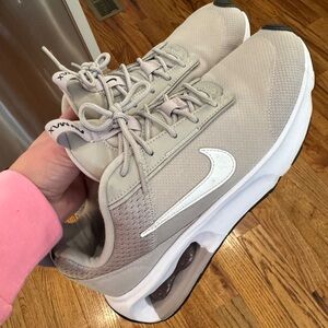 Nike Women's Light Gray airmax